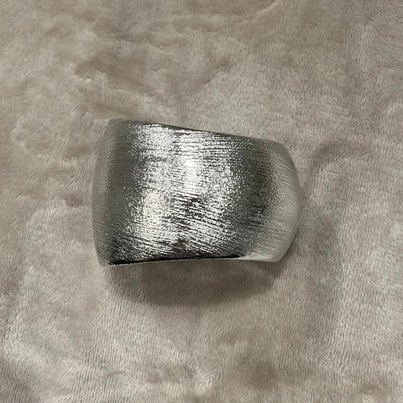 Silver bangle - Picture 3 of 4